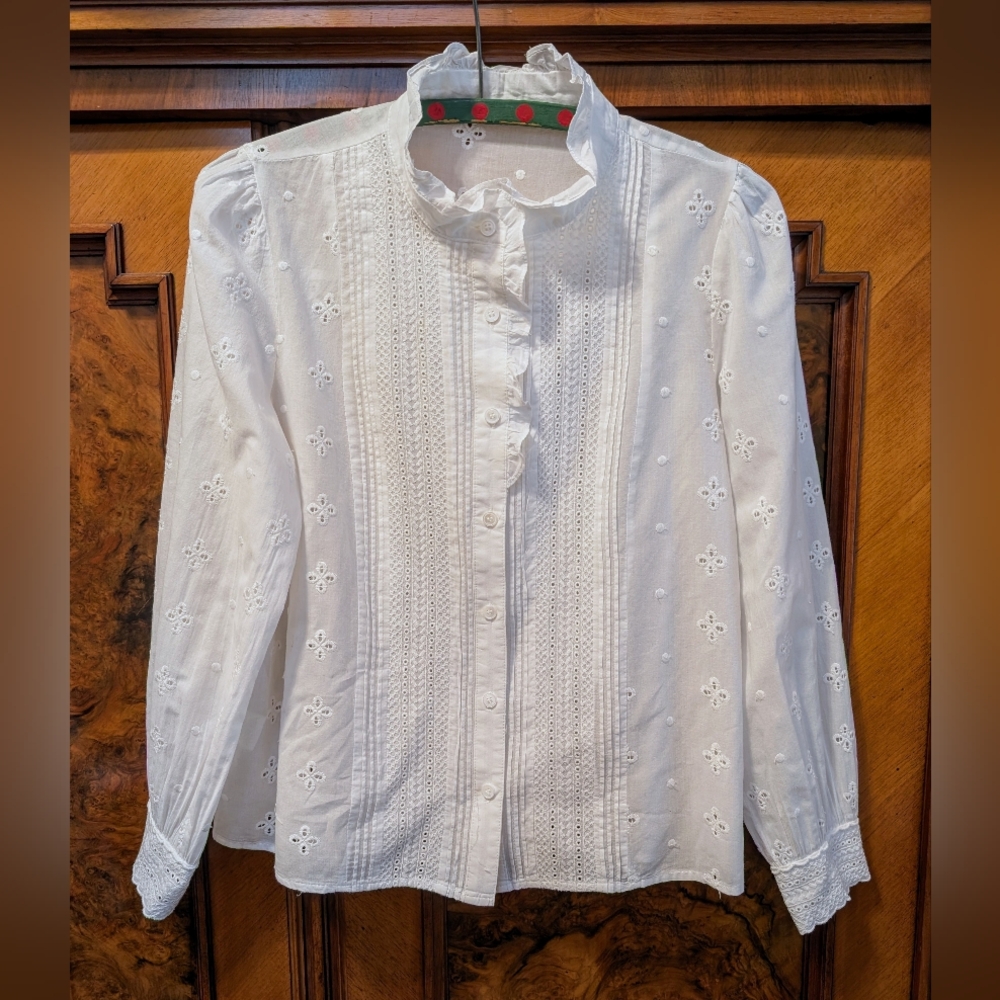 Beautiful EUC Bohemian Victorian/Edwardian Eyelet and Lace Blouse. M.